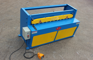 Hoogprecisie elektrische knipmachine (2*2600mm) voor het knippen van roestvrij staal en koolstofstaal - Product Image 2