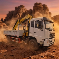 Camion grue articulée Dongfeng 4x2, 8 tonnes, grue hydraulique pliante SQZ200 montée sur plateau, rampe arrière, utilisation en construction, charge élevée