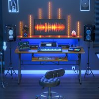 Bureau de studio musical, poste de production musicale avec prises de courant et éclairage LED, table de studio d'enregistrement pour producteurs musicaux