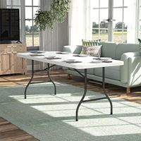 Table rectangulaire en plastique solide de 183 cm, plateau renforcé, pieds antidérapants. Idéal pour les expositions, les buffets, les événements éphémères et les salles de classe.