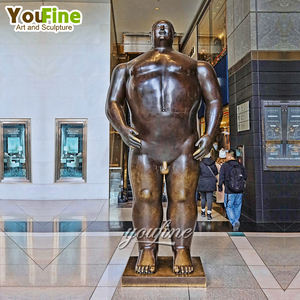 Sculpture en bronze Botero célèbre, représentant une femme corpulente et un cygne, pour l'extérieur, à vendre - Product Image 2