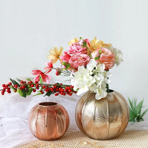 Vases à fleurs pour la décoration intérieure motif gravé verre à <span class=keywords><strong>baril</strong></span> rond haute qualité rose Art <span class=keywords><strong>déco</strong></span> intérieur anniversaire verre ondulé - Product Image 2