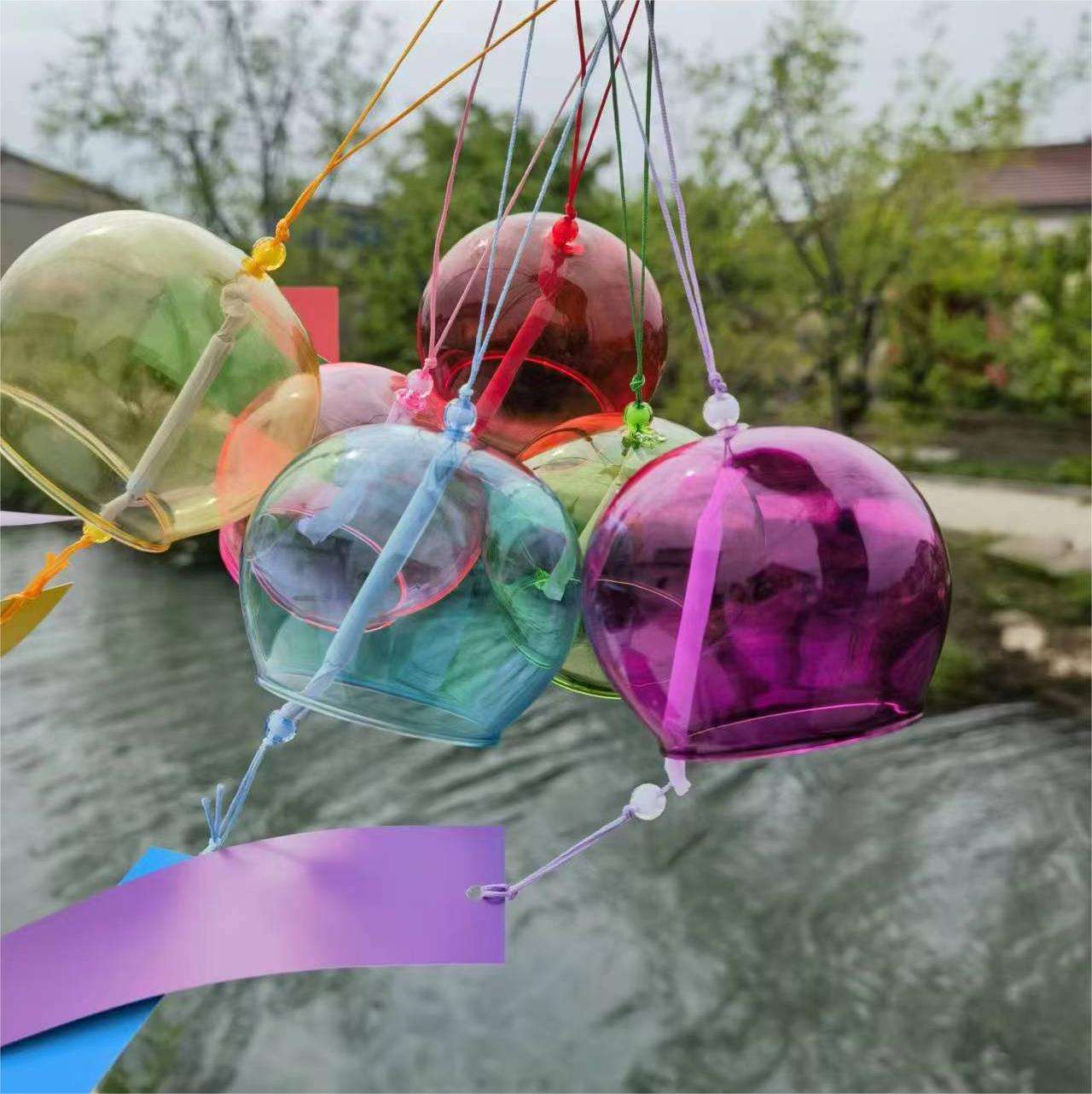 มีสีสัน