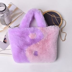 Sac fourre-tout de luxe en fourrure pour femme, collection automne-hiver 2023, avec fermeture éclair et lettres, sac à main moelleux de créateur - Product Image 2
