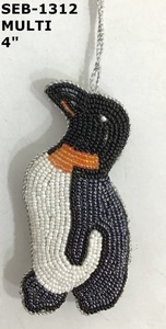 Decoración navideña artesanal de pingüino en negro, blanco y naranja, con cuentas, bordada y de lujo. - Product Image 3