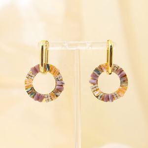Boucles d'oreilles clous de mode haut de gamme de style européen et américain, polyvalentes, rétro, cercles colorés, accessoires d'oreille avec une touche de luxe léger, vente en gros - Product Image 1