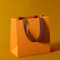 Sacs en carton cadeaux en papier avec logo personnalisé de luxe impression feuille d'or pour le shopping d'exposition design personnalisé-pour vêtements chaussures
