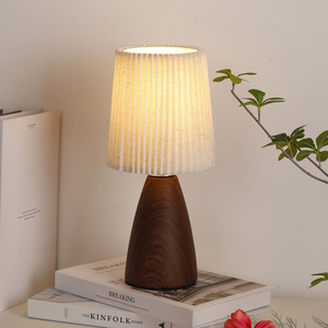 Lámpara de mesa de tela con pantalla de papel plisado y base de cerámica Lámpara de mesa interior estilo Wabi-sabi - Product Image 2
