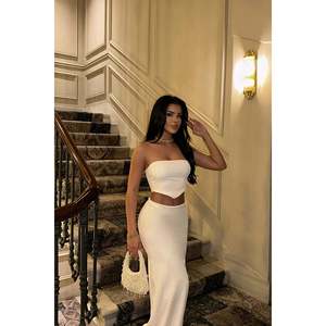 ชุดกระโปรงผู้หญิงแบบมีดีเทลผ่าข้าง - Product Image 1