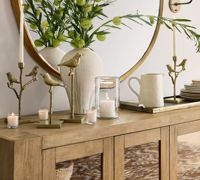 Meubles de luxe modernes, finition patinée, armoire avec porte en verre trempé, tables consoles anti-basculement