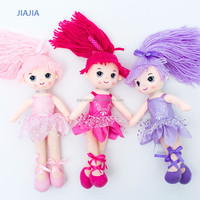 Poupée en peluche rouge mini ballerine réaliste belle danse filles jouet avec tutu pour les filles