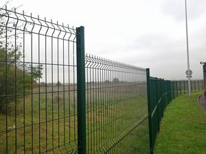 Panneau de clôture extérieur en treillis soudé incurvé 3D en acier au carbone, hauteur 6 pieds, revêtement poudré, avec poteau couleur pêche - Product Image 4