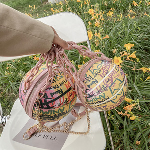 ZHUIYU 2025 Nuova Borsa Estiva alla Moda con Graffiti per Basket, Tracolla Crossbody, Borsa Grande da <span class=keywords><strong>Donna</strong></span> con Chiusura a Catena - Product Image 3