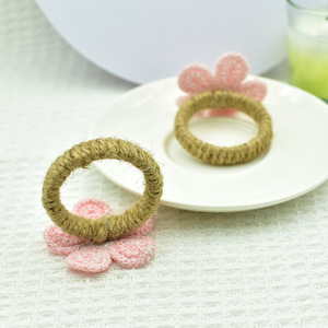 Anneau de serviette en tricot brodé style coréen, motif fleur à cinq pétales, faite main, petite marguerite, stock usine - Product Image 4