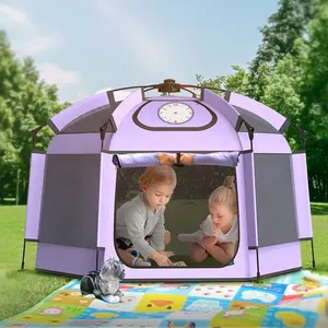 Baby e bambini che fanno scoppiare giocano a tenda con giochi interessanti