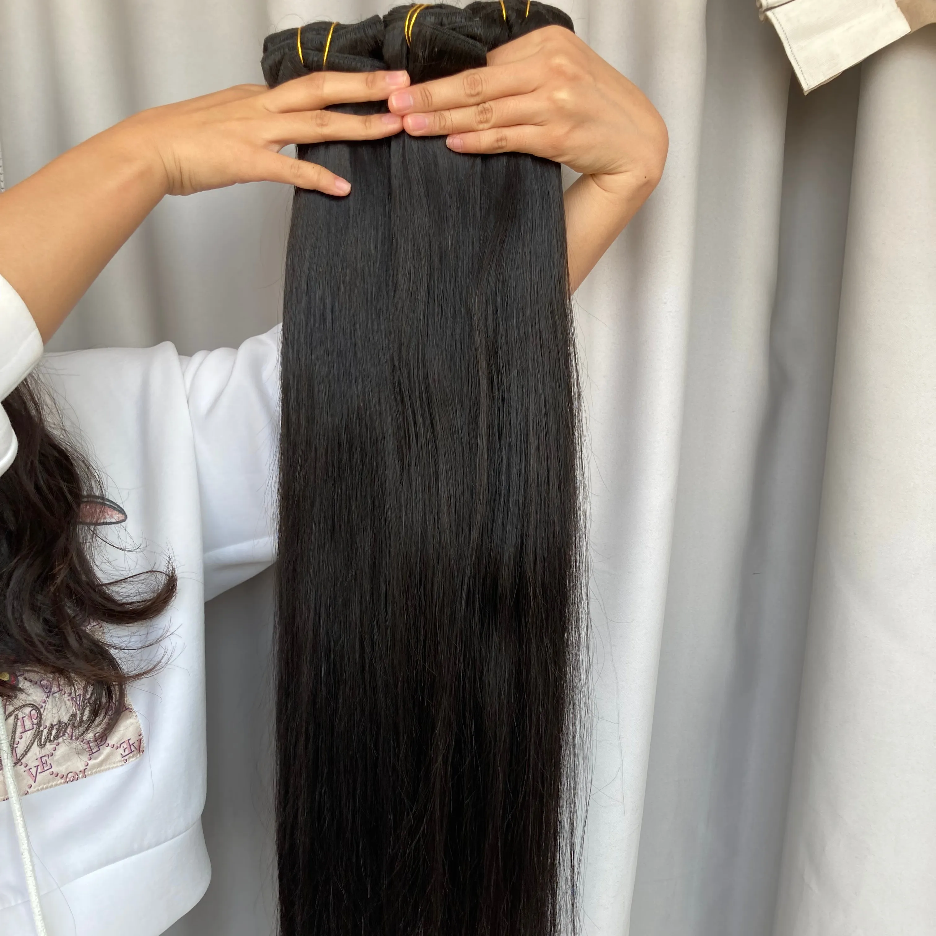 clip in hair extensions ,100% human hair natural color, double drawn clip in hair full and long