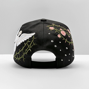 Casquette de baseball Muratravis en daim noir de qualité G5 avec logo personnalisé brodé, doublure en satin et strass, vente en gros - Product Image 6