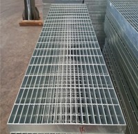 Marches d'escalier en acier ondulé composite extérieur avec revêtement en caoutchouc transparent de 40 mm pour villas et hôtels - Allée durable et écologique