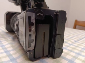 Caméra vidéo professionnelle de haute qualité d'image AX 2000E avec zoom optique 20X et objectif HDR-AX2000E - Product Image 6