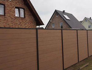 Recinzione WPC Impermeabile di Alta Qualità con Protezione Solare e Telaio in Metallo per Giardino, Balcone e Sicurezza Domestica - Product Image 2