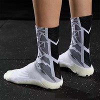 Vente en gros de chaussettes de football antidérapantes pour adultes, chaussettes de sport épaissies avec logo personnalisé