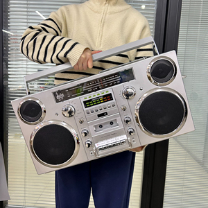 เครื่องบันทึกเสียงแบบพกพาสไตล์เรโทรสั่งทำจากโรงงาน พร้อมวิทยุ FM AM ช่องเสียบ USB TF บลูทูธ บูมบ็อกซ์ สำหรับงานปาร์ตี้ที่บ้านหรือเป็นของขวัญ - Product Image 5