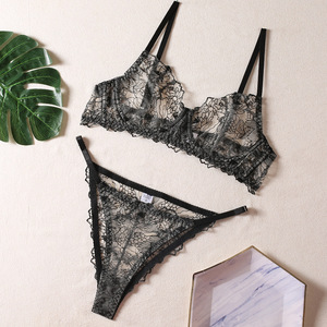 Vente en gros Ensemble transparent à armatures avec fleurs brodées Ensemble de lingerie sexy, respirant, confortable et en acier pour femmes - Product Image 1