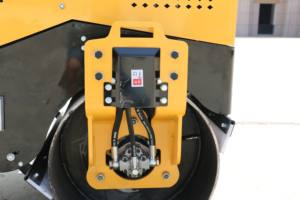 Nouveau rouleau compresseur hydraulique de haute qualité 1,5 tonne 1,6t à roues, homologué CE Europe, pour travaux routiers - Product Image 6