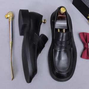 Mocasines de cuero británico para hombre - cuero genuino, diseño cómodo de una sola pieza, calzado informal de negocios de alta gama y sofisticado. - Product Image 3