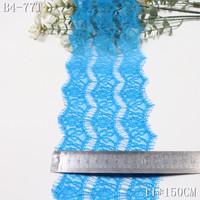 Dentelle Chantilly française bleu vif et rose de 11 cm de large, en nylon doux, pour la confection de vêtements féminins