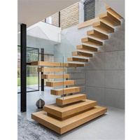 Escalier en tube carré moderne durable et personnalisé avec surface antidérapante, garde-corps en verre pour une utilisation en intérieur dans les hôtels