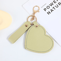 Miroir en cuir PU en forme de cœur - Miroir de maquillage portable en gros, miroir de voyage mignon pour filles, cadeau pour femmes