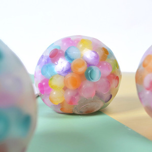 Nouveauté transfrontalière : Jouet anti-stress en plastique souple TPR, balle à presser en forme de raisin, avec perles colorées effet vitrail - Product Image 3