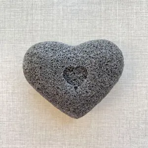 heart shape natrual soft facial konjac sponge wholesale