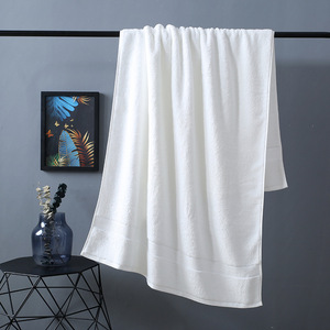 Serviettes <span class=keywords><strong>de</strong></span> <span class=keywords><strong>bain</strong></span> blanches QUNZHEN 70 140 <span class=keywords><strong>600g</strong></span>, serviettes <span class=keywords><strong>de</strong></span> <span class=keywords><strong>bain</strong></span> <span class=keywords><strong>de</strong></span> luxe en coton pour hôtel - Product Image 4