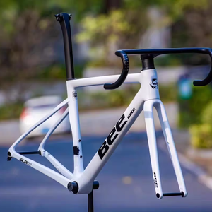 Cadre <span class=keywords><strong>de</strong></span> <span class=keywords><strong>vélo</strong></span> <span class=keywords><strong>de</strong></span> piste en carbone BeeBIKE SLR03 T700 700C avec passage des câbles interne entièrement dissimulé, boîtier <span class=keywords><strong>de</strong></span> pédalier T47, axe traversant 12x142mm, léger 960g, pour freins à disque - Product Image 1