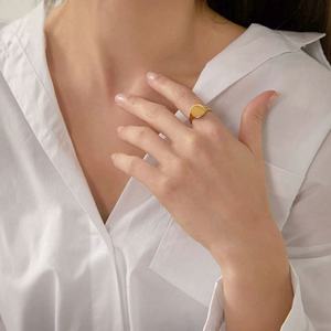 แหวนแต่งงานและหมั้นชุบทอง 14k 18k คุณภาพดี ทนทาน ราคาแพง แหวนสแตนเลสทรงก้อนทองสำหรับผู้หญิง - Product Image 2