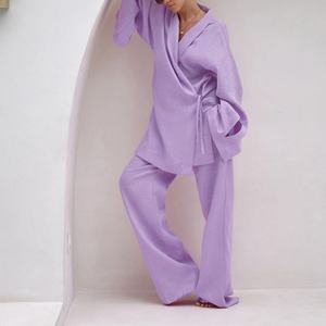 Nuevas llegadas al por mayor: Conjunto de dos piezas de lino para mujer, estilo OOTD, con camisa modesta de solapa y pantalones de talle alto a rayas, ideal para otoño. - Product Image 1