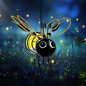 Luces Solares Decorativas para Jardín con Forma de Abeja Metálica, Colgantes para Exteriores, con Resorte Elástico - Luces Solares para Decoración de Jardín - Product Image 5