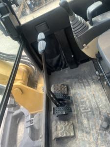 Machinerie de construction Mini excavatrice sur chenilles d'occasion Caterpillar 5 tonnes Cat 305.5E Pompe hydraulique - Product Image 5