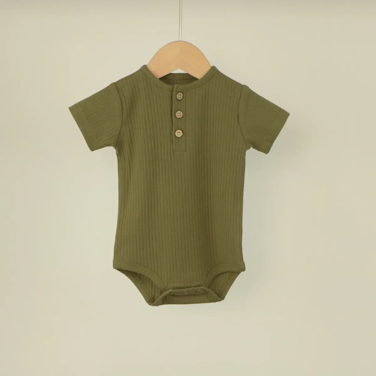 Oferta especial superventas 2024, pijamas de una pieza para bebés suaves de viscosa de bambú para recién nacidos, diseños impresos personalizados, cremallera de Bambú