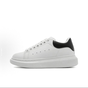 2026 Scarpe Firmate di Grande Successo con Suola Spessa di Lusso in Vera Pelle Mc Sneakers alla Moda da Uomo e Donna Scarpe da Skateboard - Product Image 1