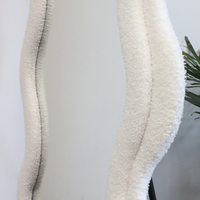 Miroir sur Pied Ondulé Blanc 63''x23'' en Polaire Peluche Effet Bois, Pleine Longueur avec Forme Symétrique