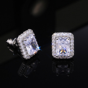 Orecchini a Perno Quadrati per Donne, Stile Elegante e Scintillante, Accessorio Moda per Orecchie - Product Image 1
