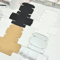 Mini boîte d'expédition et de colisage en carton argenté métallisé de luxe pour photocard Kpop et emballage cadeau de bonbons avec logo personnalisé