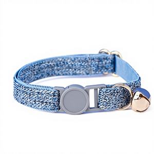 Ensemble de collier de sécurité pour chaton en velours bleu tweed avec nœud papillon, boucle gravée personnalisée et étiquette nominative – Cadeau pour mâle - Product Image 1