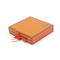 Petite invitation de fête de luxe blanche imprimée sur mesure faveurs emballage doux cadeau de mariage boîte de chocolat boîte de bonbons avec ruban