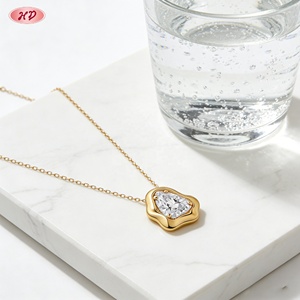 สร้อยคอจี้เพชรซิร์โคเนียทรงไม่สมมาตรชุบทอง 18K จาก Hengdian Jewelry สำหรับผู้หญิง ขายส่ง - Product Image 2