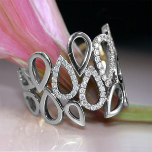 Anello da Donna con Design a Goccia Cava - Product Image 6