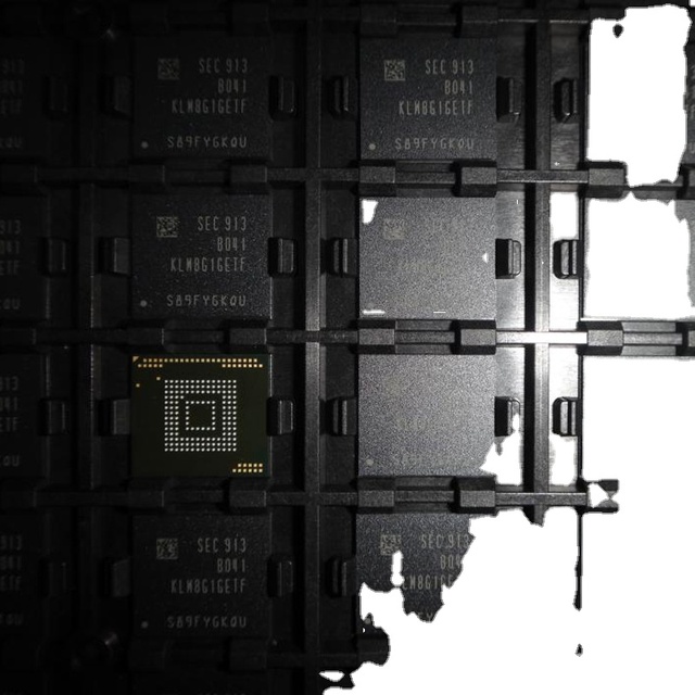 Storage Module DDR5 K4RAH086VB-BIQK 16GB Memory AI Capabilities. Server IC Chip
